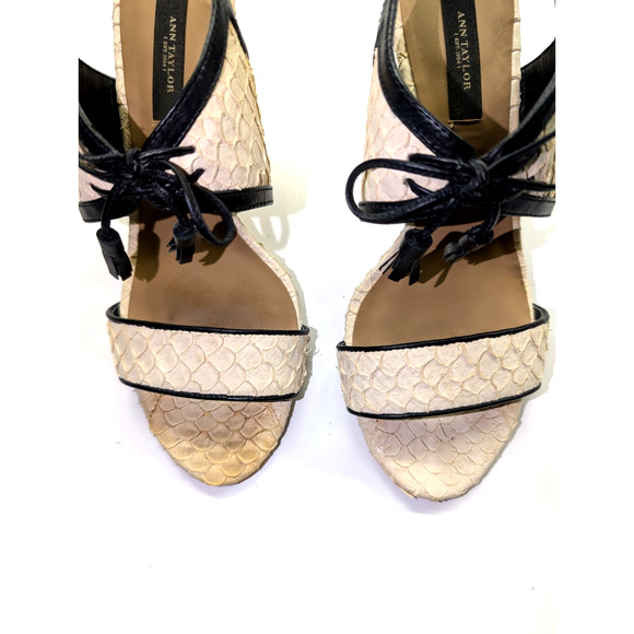Ann Taylor Shoes Winter White Gwen Lace Up Exotic Heel Sz 8 Black Bow Tassel Bow - Picture 2 of 9